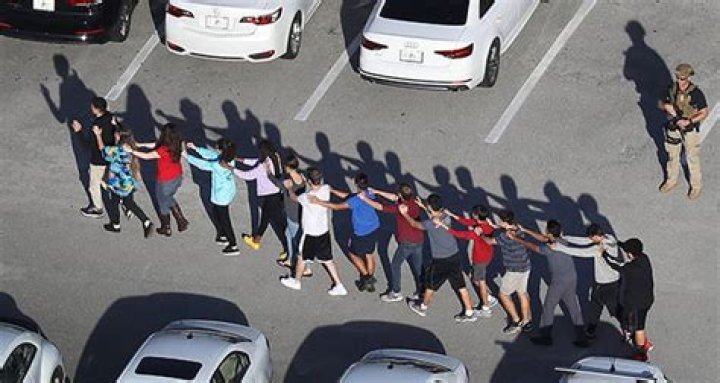 23 Dramatic Photos Of The Parkland School Shooting