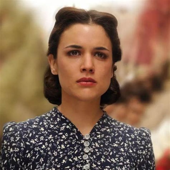 Adriana Ugarte – Celebsgraphy