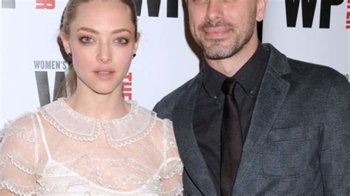 Amanda Seyfried Engaged to Boyfriend of 6 Months Thomas Sadoski!