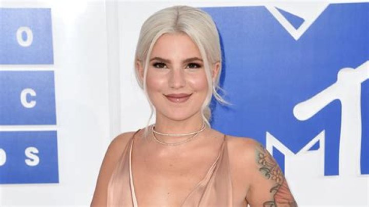 Carly Aquilino’s Ant Farm Is Giving Us the Best Celeb Gossip Right Now
