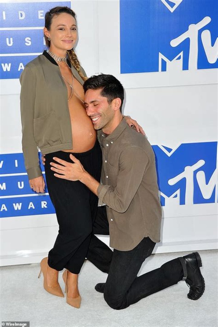 ‘Catfish’ Star Nev Schulman’s Pregnant Fiancée Lauren Perlongo Bares Her Baby Bump!