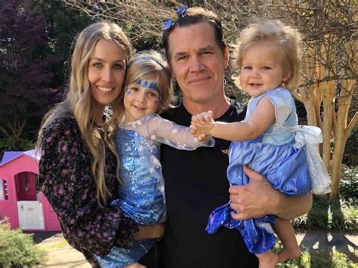 Congrats!Josh Brolin Marries Longtime Girlfriend Kathyrn Boyd!