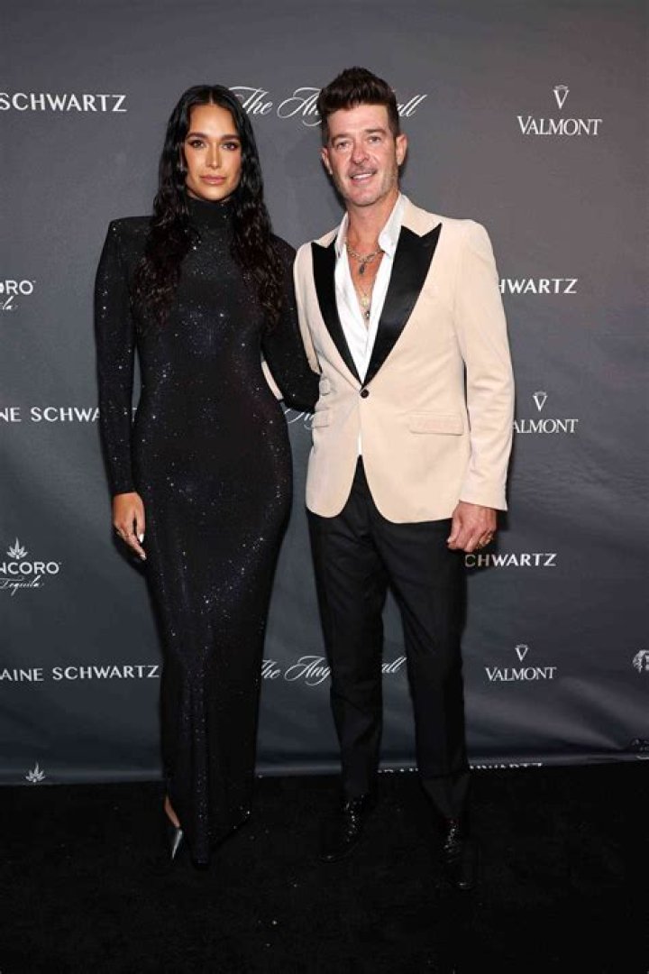 CONGRATSRobin Thicke Proposes to Girlfriend April Love Geary, Who’s 18 Years His Junior!