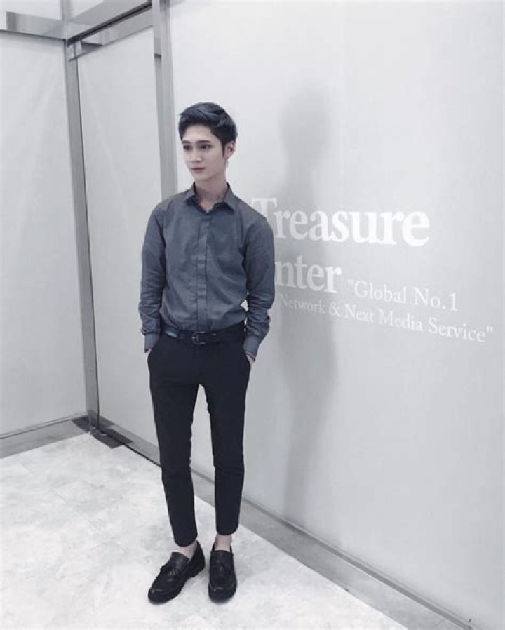 Edward Avila Bio | Age, Wiki, Net worth, Height, Sexuality, Ethnicity, Boyfriend?|