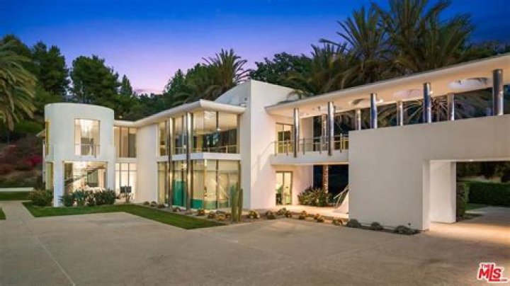 Gwen Stefani’s $35 Million Home Is as Gorgeous and Brightly Colored as Her Style