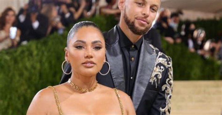 Hottie Mamí With a Body! Photos of Ayesha Curry’s Best Bikini and Swimsuit Moments