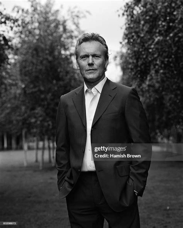 How tall is Anthony Head
