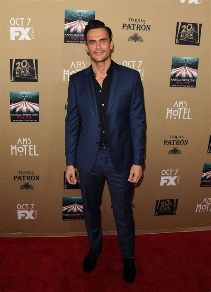 How tall is Cheyenne Jackson