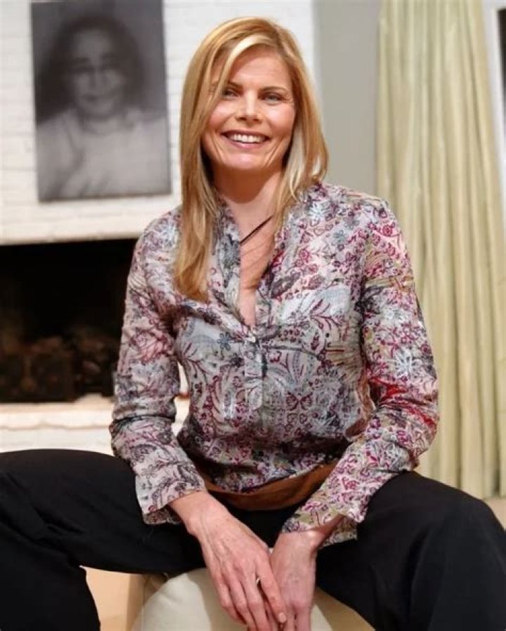 How tall is Mariel Hemingway