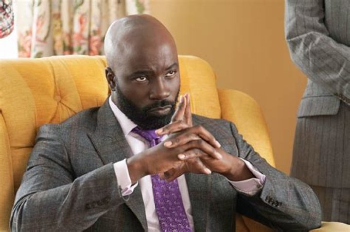 How tall is Mike Colter