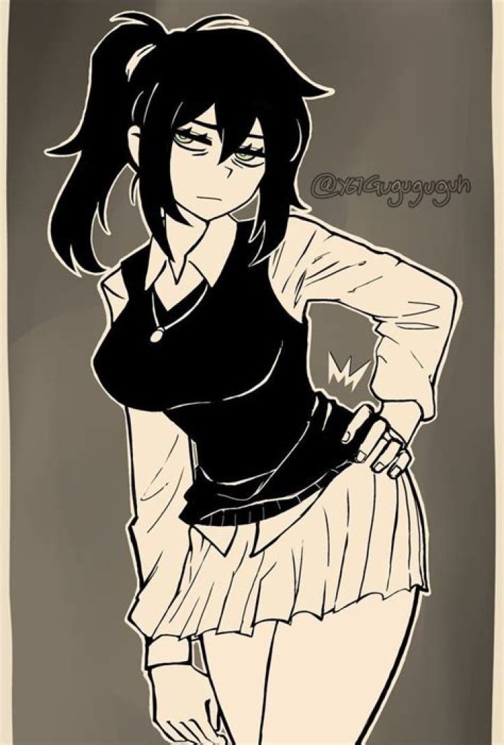 How tall is Renee Felice Smith