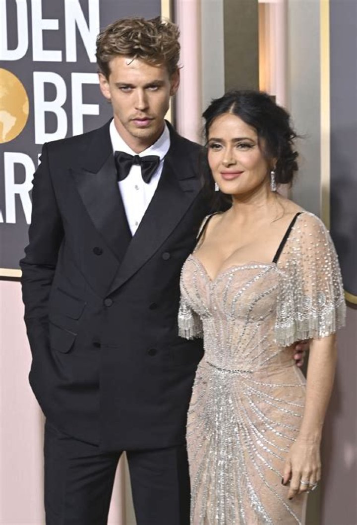 How tall is Salma Hayek