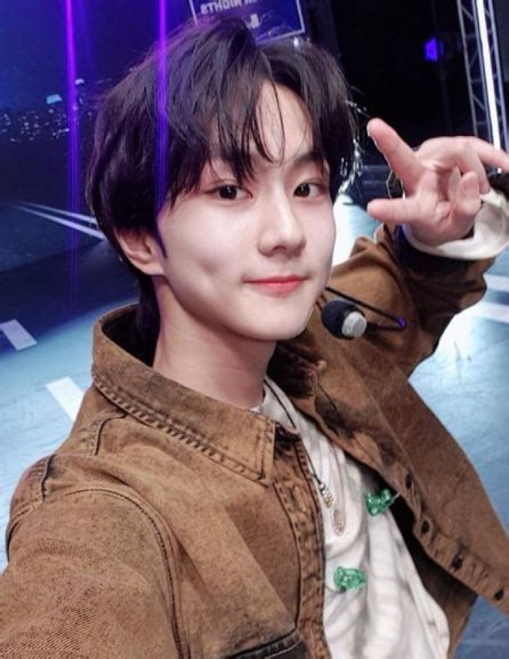 Jungwon [ENHYPEN] Wiki, Biography, Age, Height, Net worth, Parents, Girlfriend, Songs & More