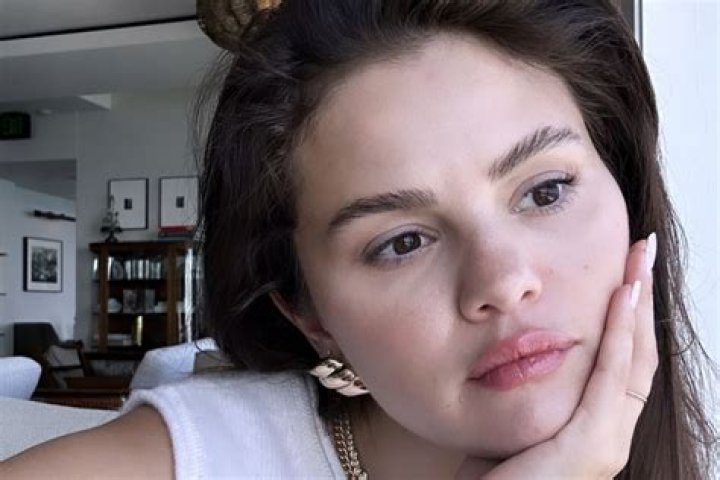 Katie Holmes Takes a Makeup Free Selfie on Instagram — See the Stunning Pic!