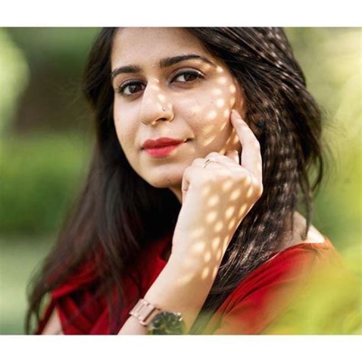 Kinjal Dave Wiki, Biography, Age, Height, Family, Salary & Images