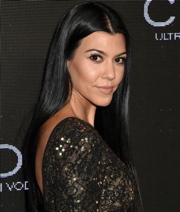Kourtney Kardashian Contours Her Booty on Snapchat — Watch the Video!