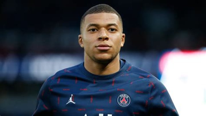 Kylian Mbappé (Futbolista) - Edad, cumpleaños, biografía, hechos, familia, patrimonio neto, altura y más