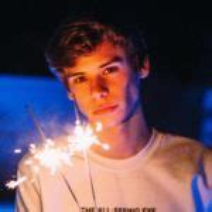 Lenarr Young Age - Bio, Wiki, Height, Net Worth, Relationship (2023)