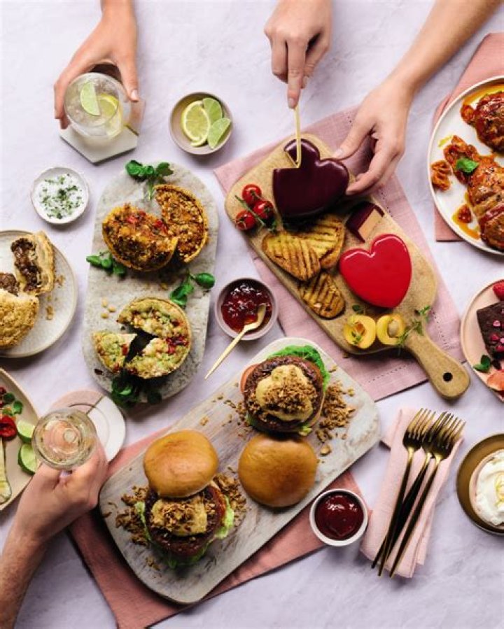 NYC Hot Spot! The Crown Has Sexy Cocktails and Delicious Food for Valentine’s Day