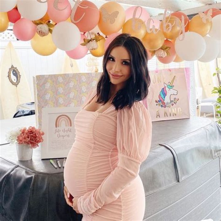 Pregnant Scheana Shay Gives Fans a 1st Look Inside Her Daughter’s Nursery