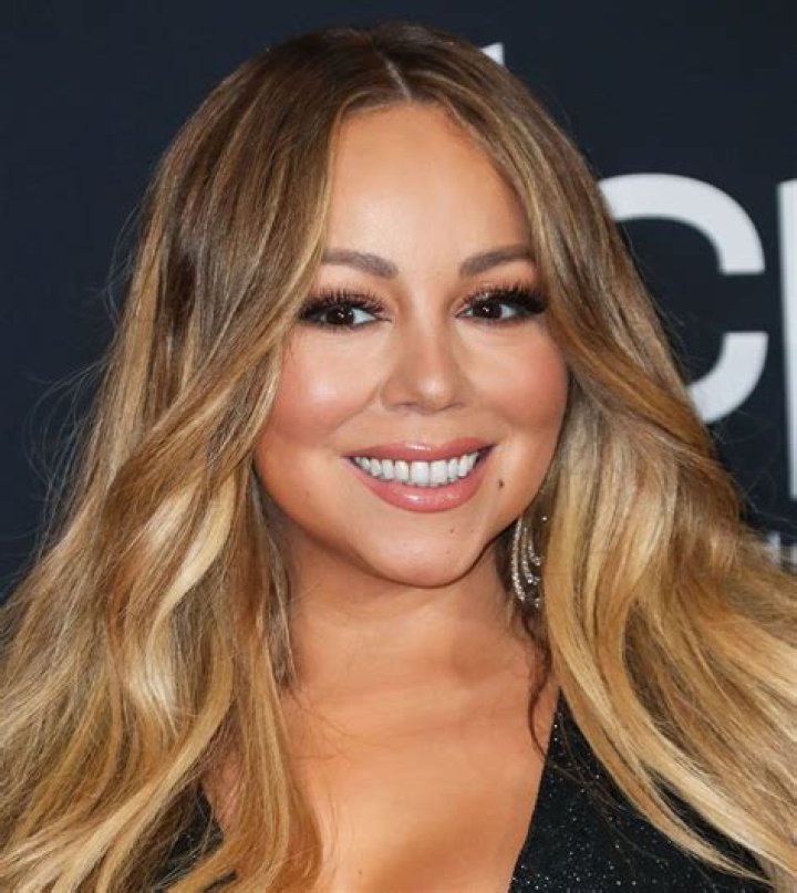 REPORTMariah Carey Insures Her Voice and Legs For $70 Million!