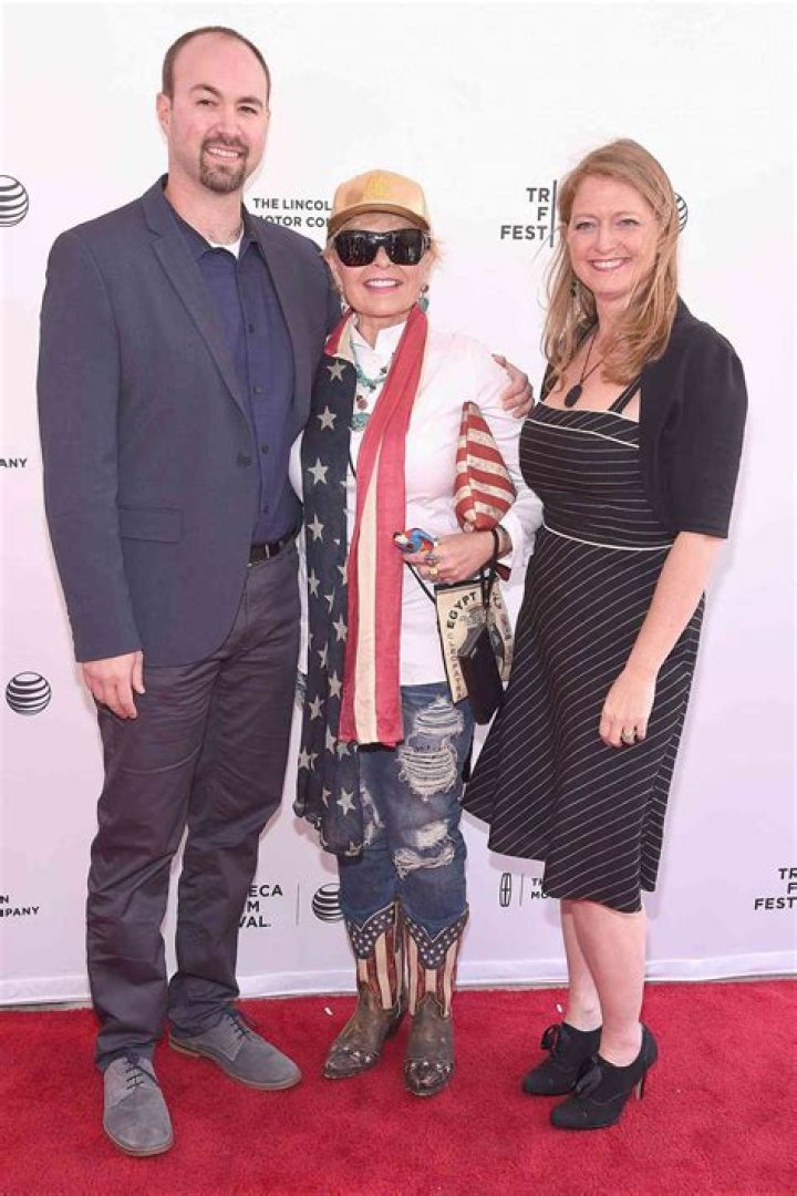 Roseanne Barr and On-Screen Daughter Sara Gilbert Are Feuding Behind the Scenes (REPORT)