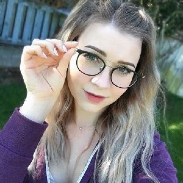 Sharmander Bio | Age, Wiki, Net worth, Boyfriend, Height, Weight, Biography, Salary, Family, Relationship|