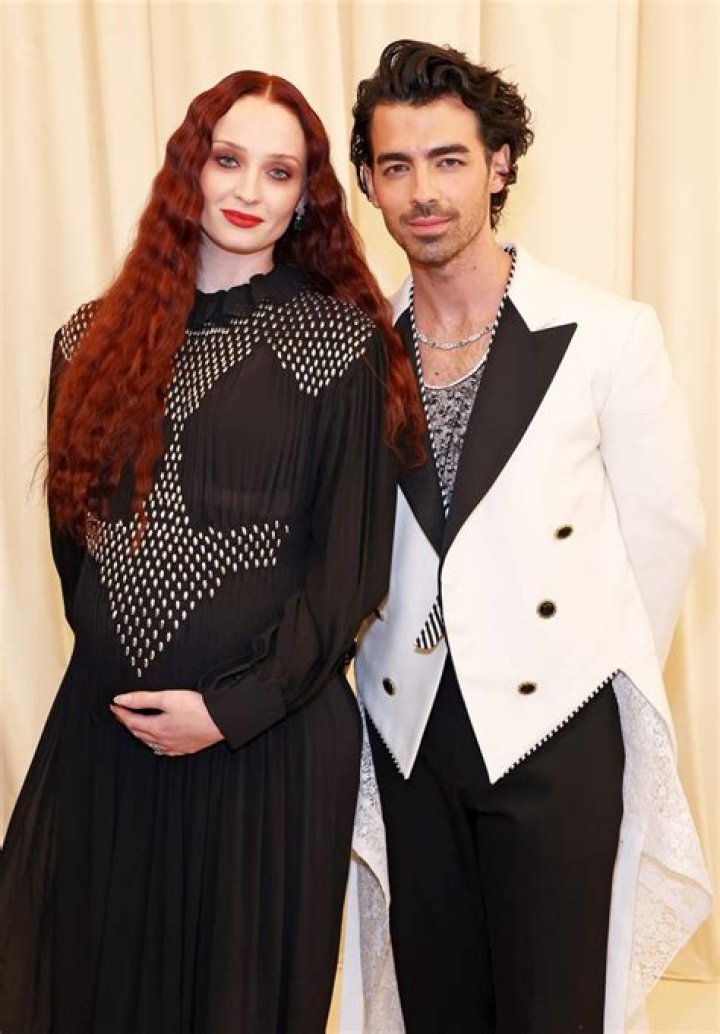 Sophie Turner and Joe Jonas Are Total #CoupleGoals on the 2020 SAG Awards Red Carpet