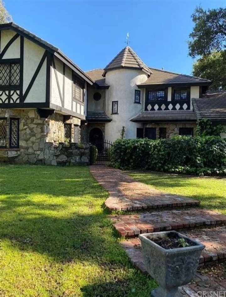 Take a Tour of the Duggar Family’s Homes: House Photos From Jessa and Ben, Jinger and Jeremy and More