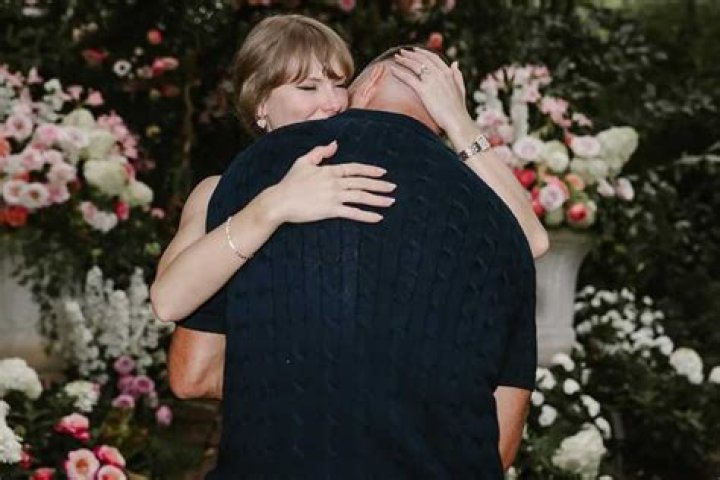 Taylor Swift and Travis Kelce Plan a ‘Romantic Getaway’ After Thanksgiving With ‘Just the Two of Them’