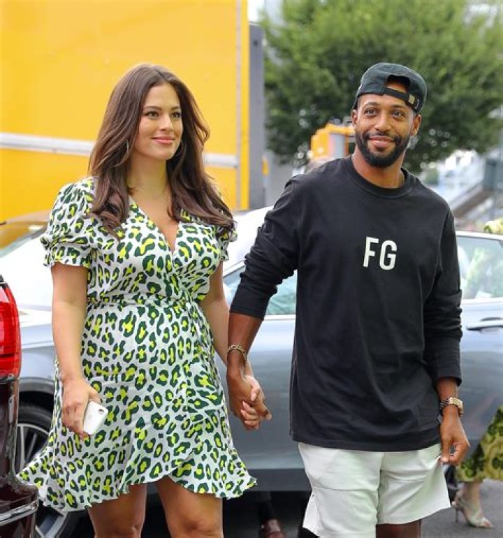 The Sweetest PDA Snapshots of Ashley Graham and Her Hubby Justin Ervin