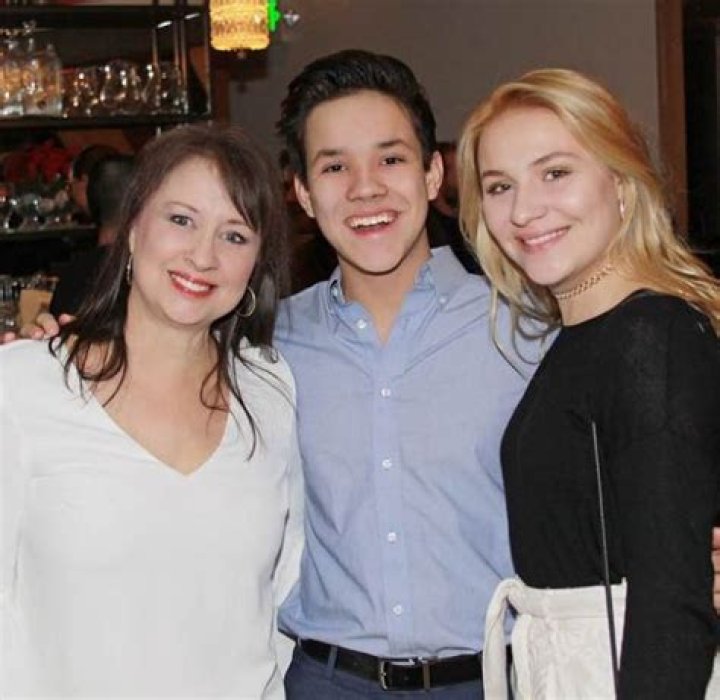 Who is Ian Ousley? Wiki, Biography, Ethnicity, Parents, Girlfriend, Age, Height, Movies & More