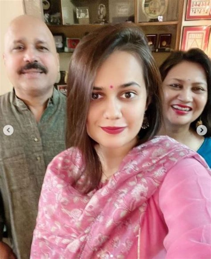 Who is Tina Dabi IAS? Wiki, Biography, Husband, Parents, Age, Education, Rank, Salary, Net Worth