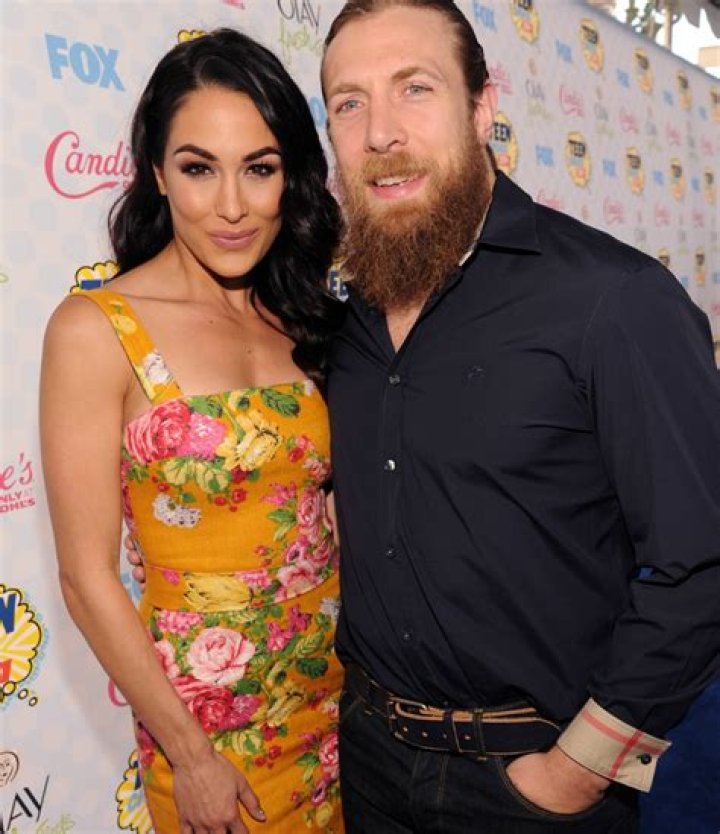 WWE Diva Brie Bella is Pregnant — Shows Off Baby Bump With Husband Daniel Bryan!
