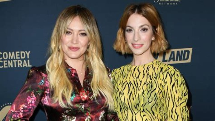 ‘Younger’ Star Molly Bernard Gushes Over Hilary Duff’s Parenting Skills: ‘It’s Really Inspiring’