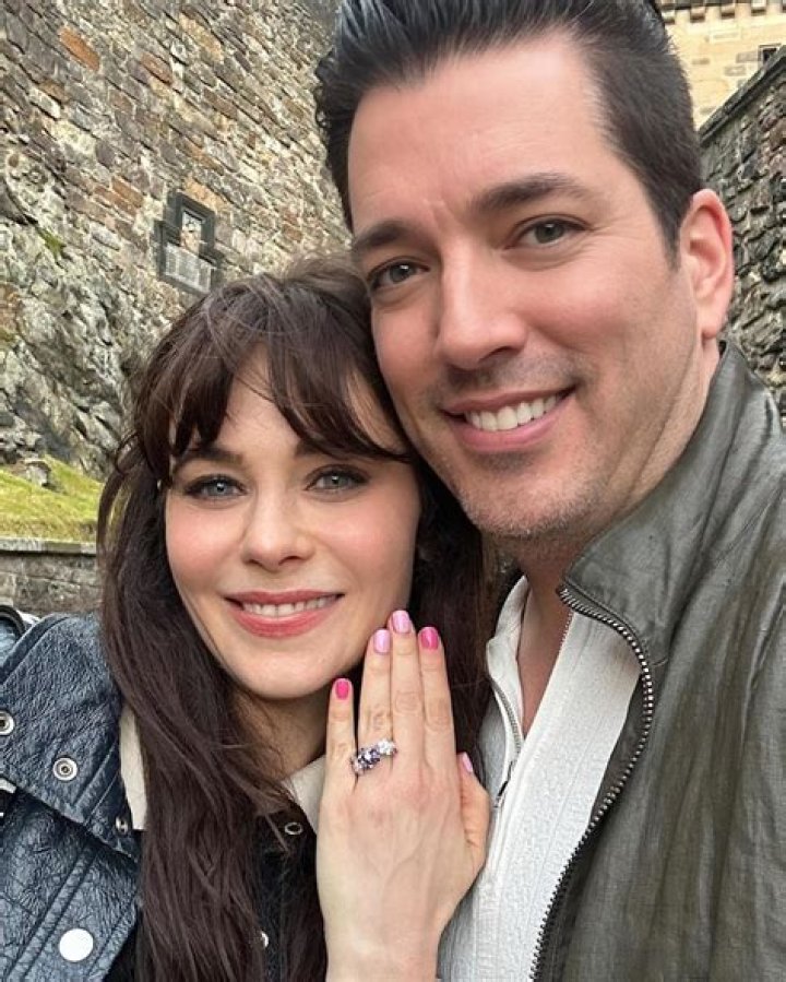 Zooey Deschanel’s Engagement Ring Is ‘Unique’! Details on Her Sparkler From Fiance Jonathan Scott